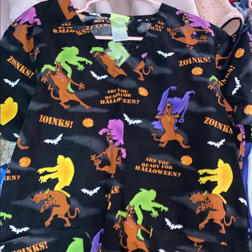 scooby doo size medium scrub top